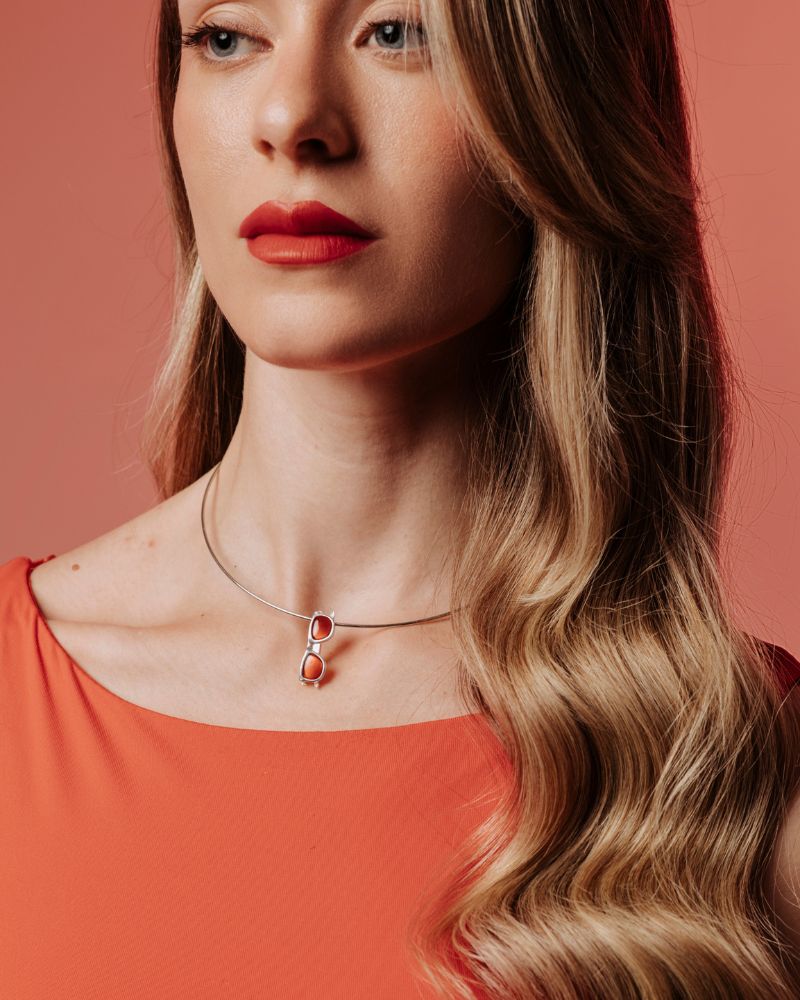 Detalles del Colgante Unisex gafas plata cornalina_Joyería Artesanal Sostenible_Luz de Nehca