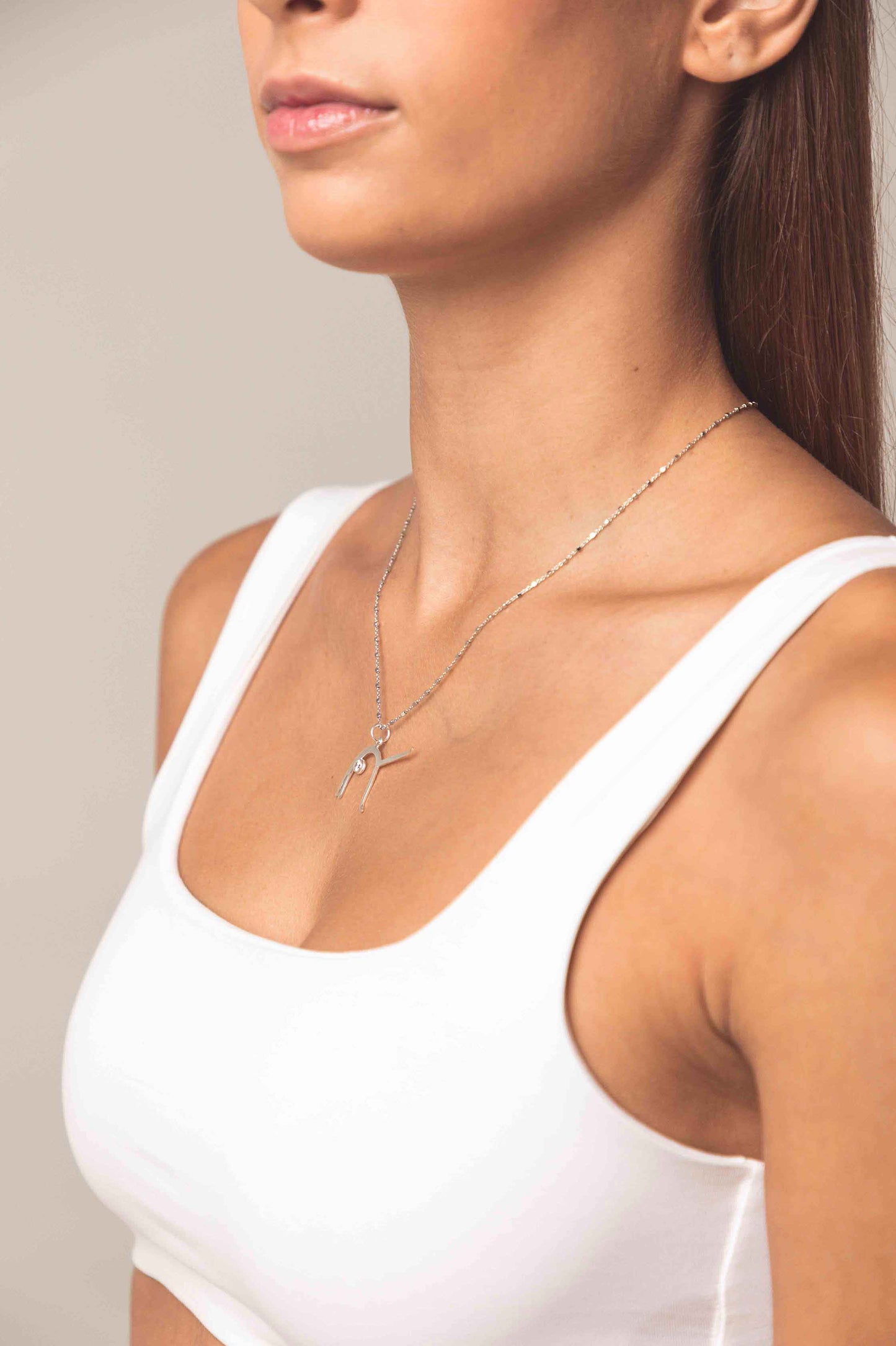 Colgante-Eka-Pada-Urdhva-Dhanurasana-plata-sostenible-con-circonita_Yoga-Hatha_Luz-de-Nehca
