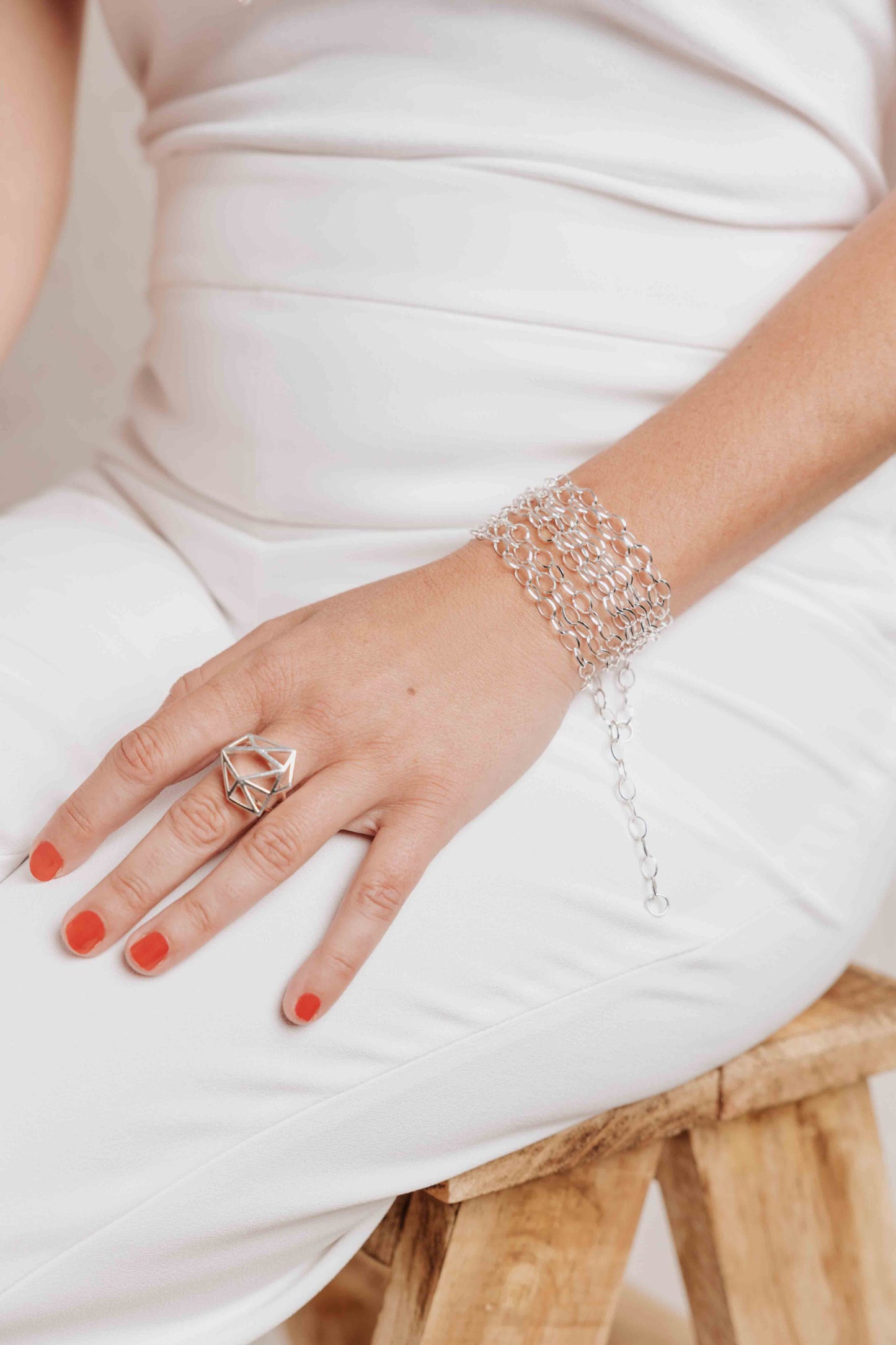 Joya-Corporal-body-chain-Pulsera-eslabon-grande_Presencia-Luz-de-Nehca