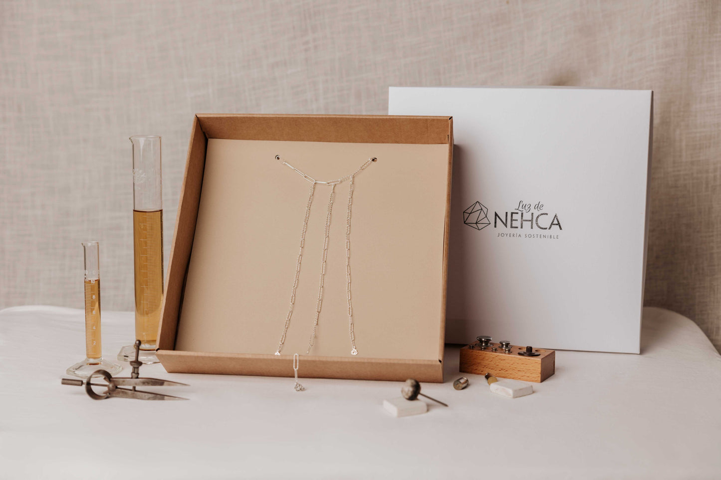 Joya-corporal-body-chain-origen-bodegon-packaging_Luz-de-Nehca