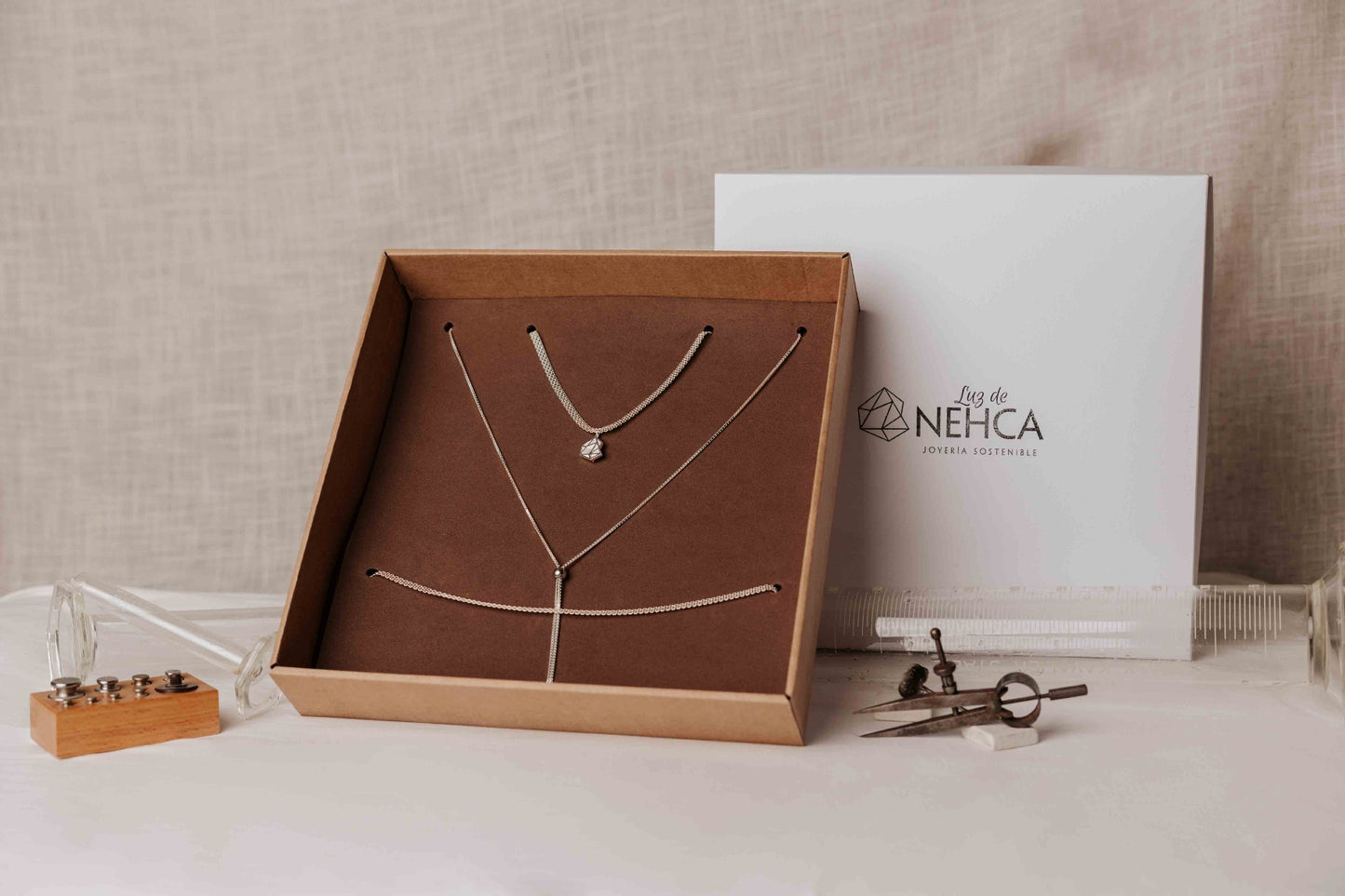 Joya-corporal-body-chain-packaging-diamante-existencia-Luz-de-Nehca