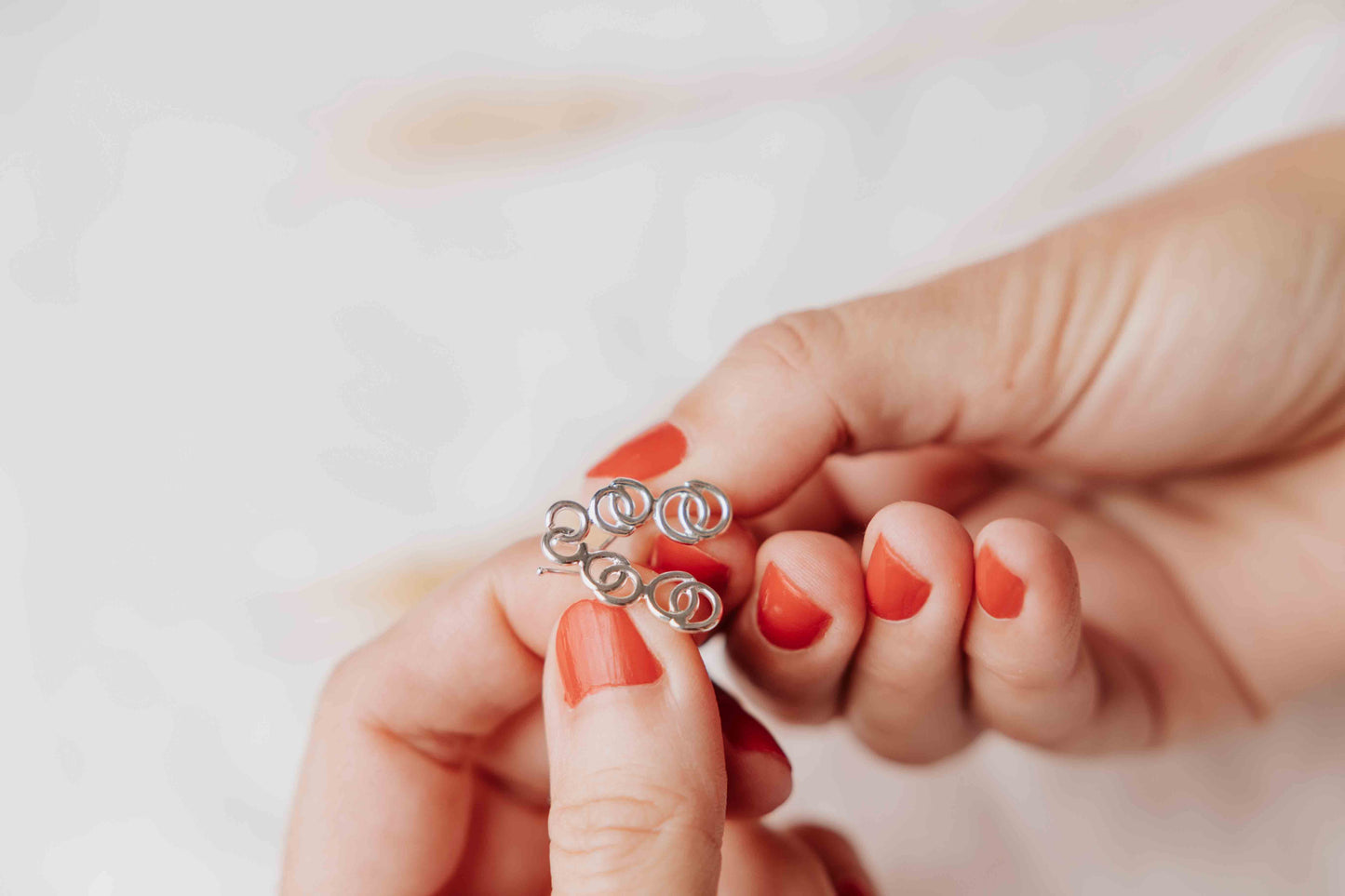 Pendientes-Promesas-de-amigas-en-plata_detalles_Luz-de-Nehca