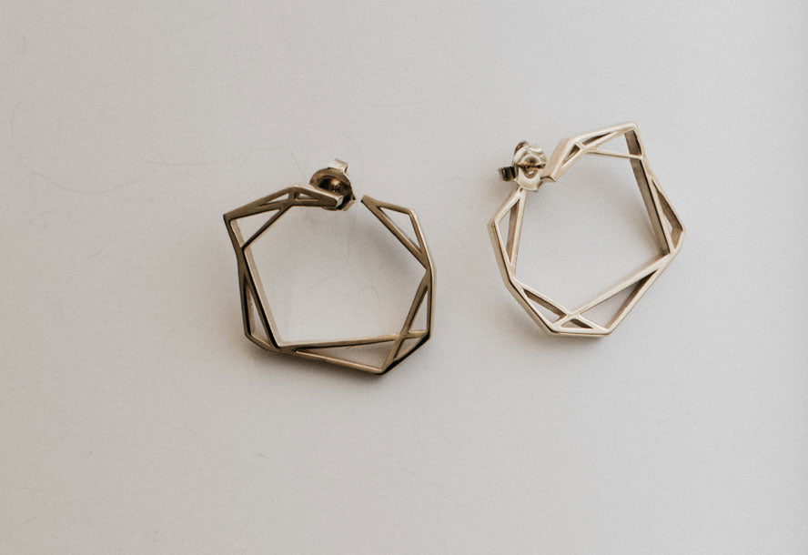Pendientes-de-oro_Lola_Detalles_NEHCAA-Jewelry