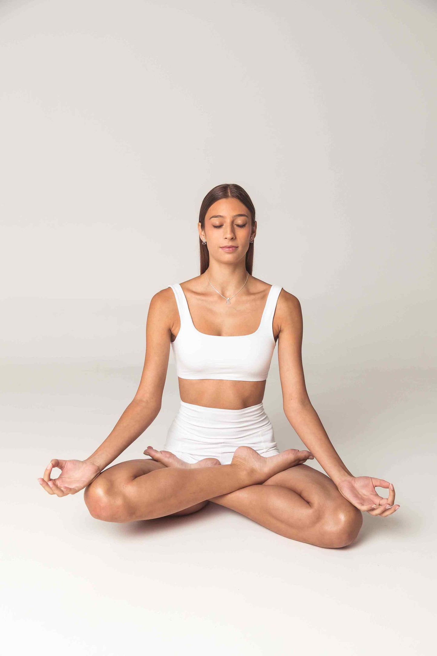 Luz-de-Hatha-Yoga_Padmasana_Joyeria-Sostenible