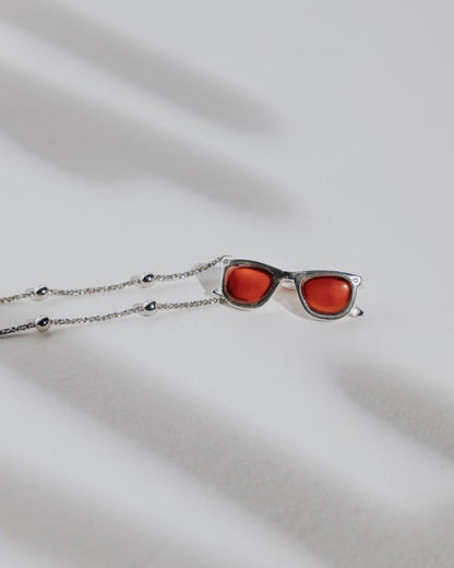 Colgante Unisex gafas plata cornalina_Joyería Artesanal Sostenible_Luz de Nehca con las circonitas blancas