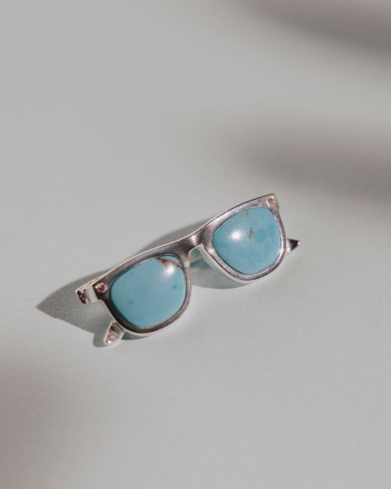 Colgante Unisex gafas de plata con piedra turquesa_Luz de Nehca_Joyeria Artesanal Sostenible con circonitas de cuarzo rosa