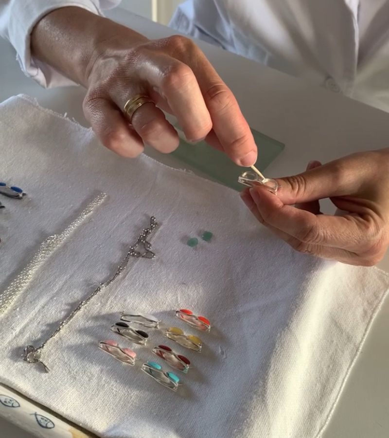 Hacemos las joyas de forma artesanal en nuestro taller de Córdoba y Estepona